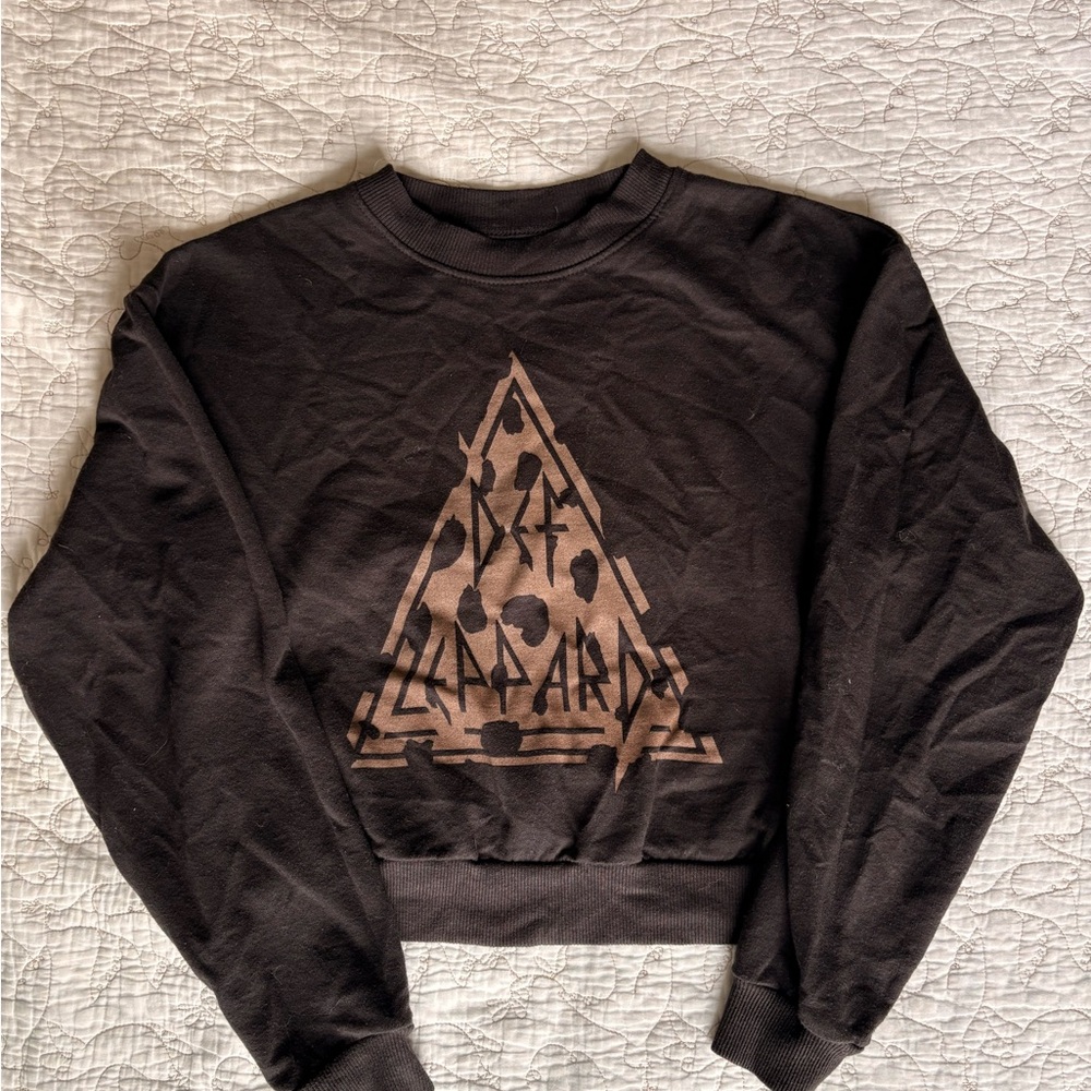 Def Leppard Cropped Sweatshirt— Black